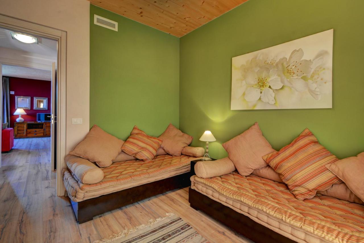 La Rosa Gialla Bio Apartments & Rooms Barolo Exteriör bild